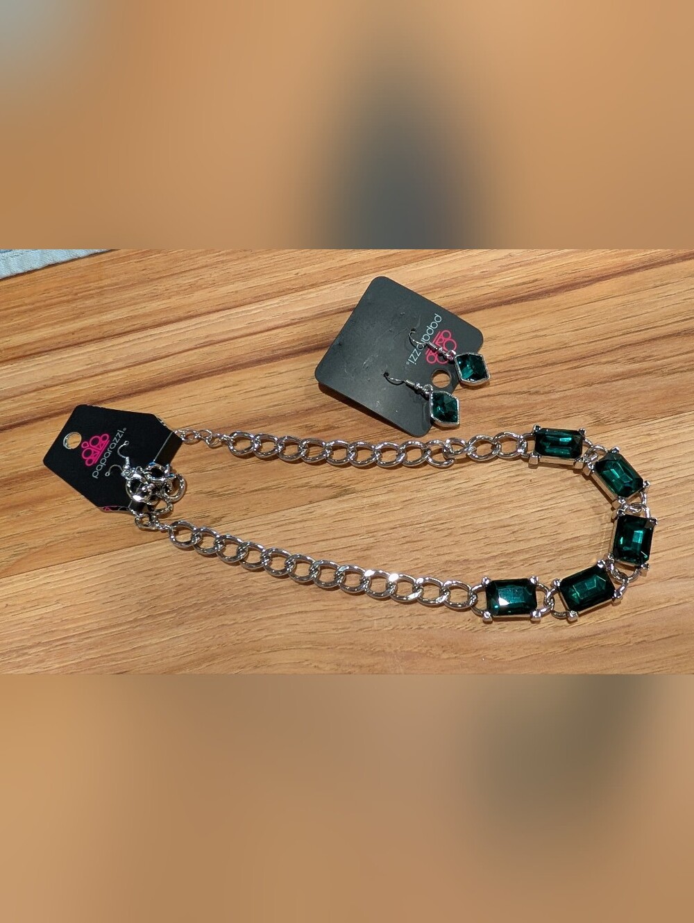 paparazzi Silver Chain Necklace with Emerald Green Gem Earrings